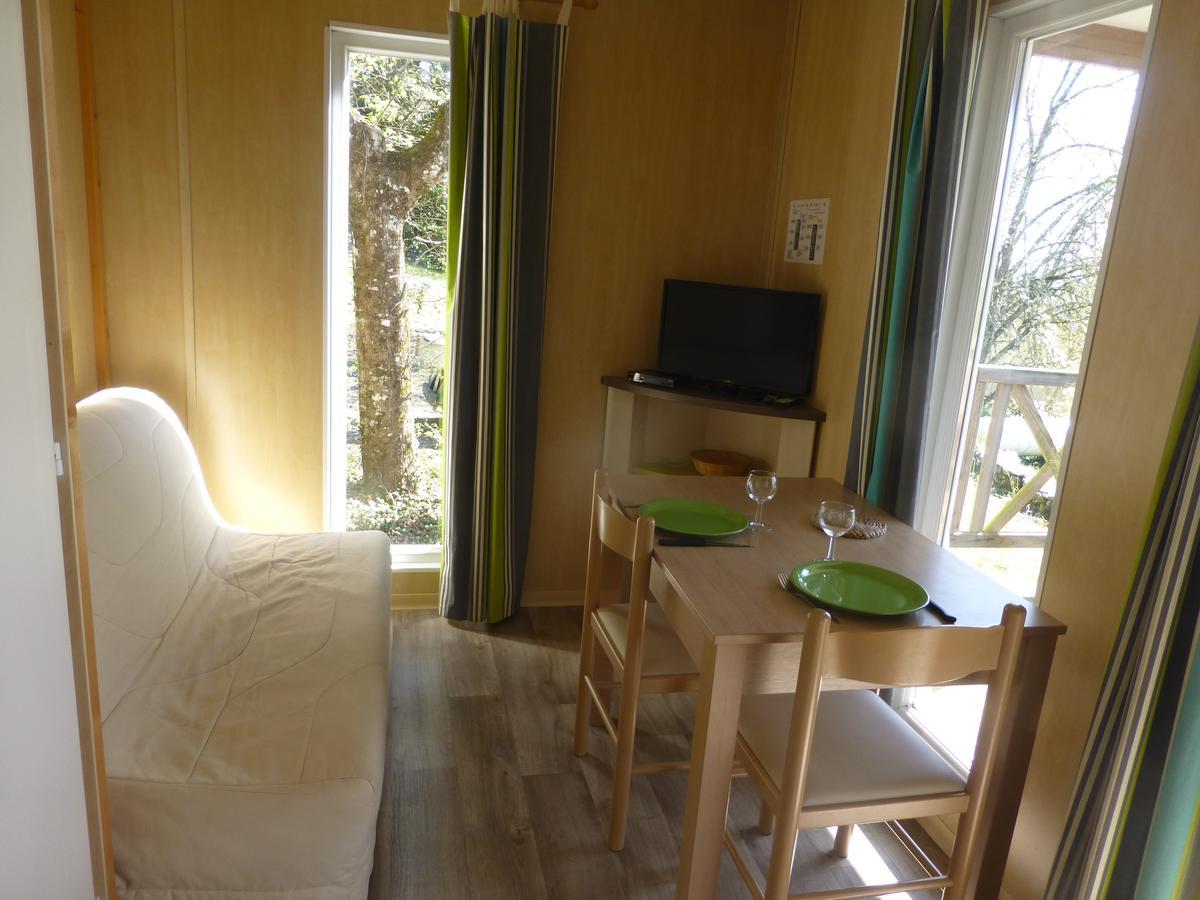 Camping Les Terrasses De Dordogne Rouffignac Saint-Cernin Exterior foto