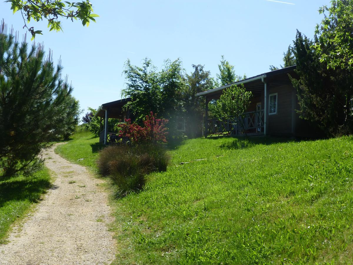 Camping Les Terrasses De Dordogne Rouffignac Saint-Cernin Exterior foto