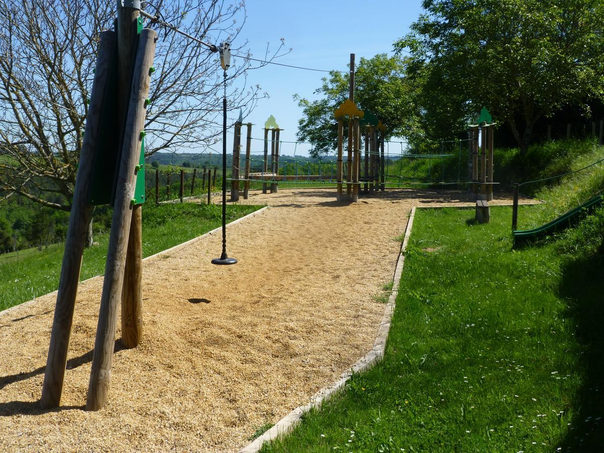 Camping Les Terrasses De Dordogne Rouffignac Saint-Cernin Exterior foto